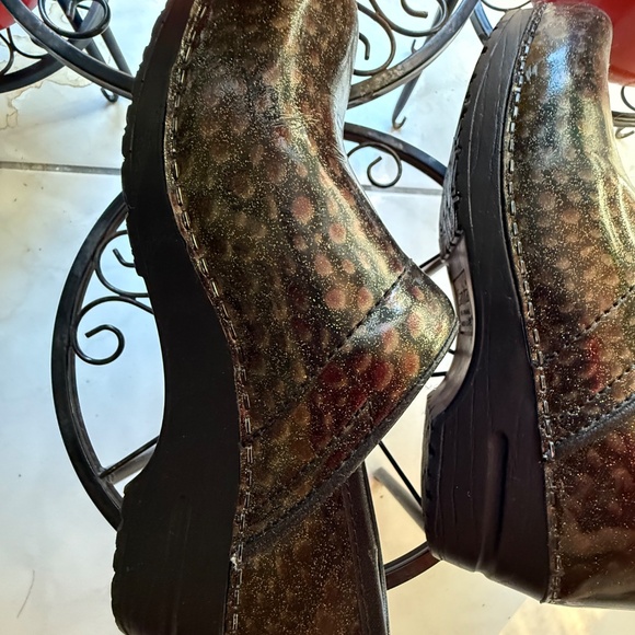 NWOT SANITAS SIZE 37 GREY LEOPARD PROFESSIONAL CLOGS - Picture 6 of 9